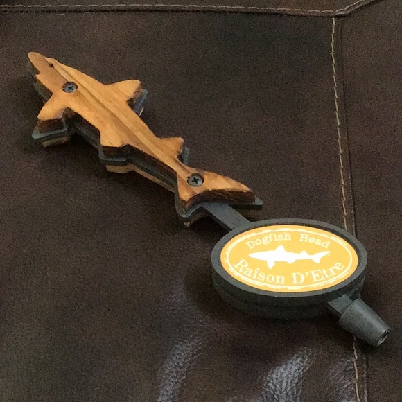 🍻 Dogfish Head Brewery Wooden Shark Craft Raison D’Etre Beer Tap Handle - Picture 1 of 6